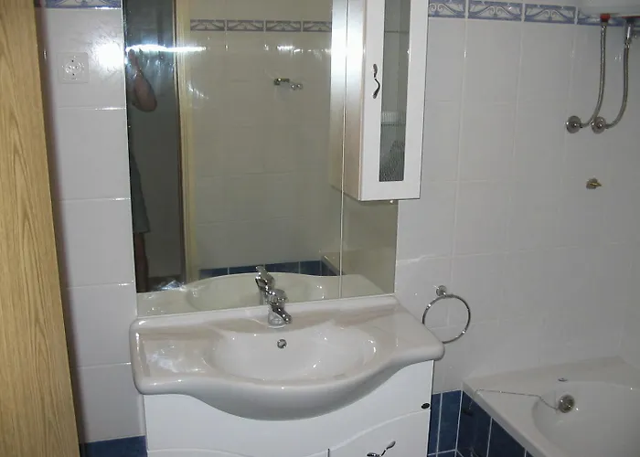 Milan Apartament Drvenik Veliki