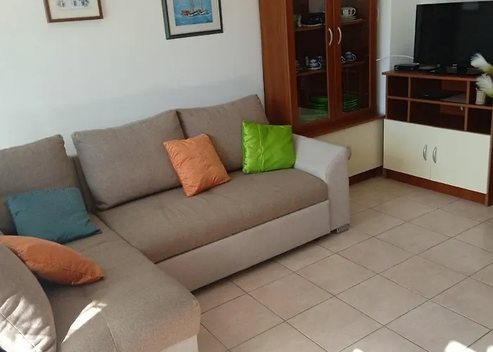 Milan Apartament Drvenik Veliki